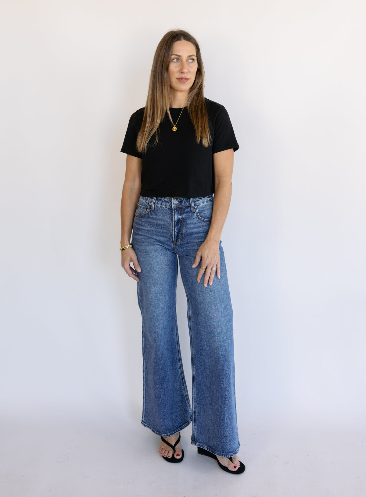 Woman wearing Z Supply The Stunner Mid Rise Wide Leg jeans in Element, a vintage medium wash